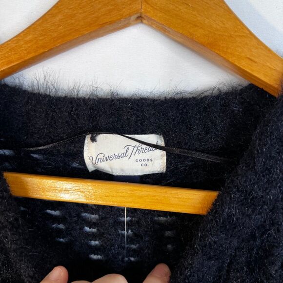 Universal Thread NWT Black Fuzzy Open Weave Sweater Neutral Grunge Size MD - Picture 6 of 10